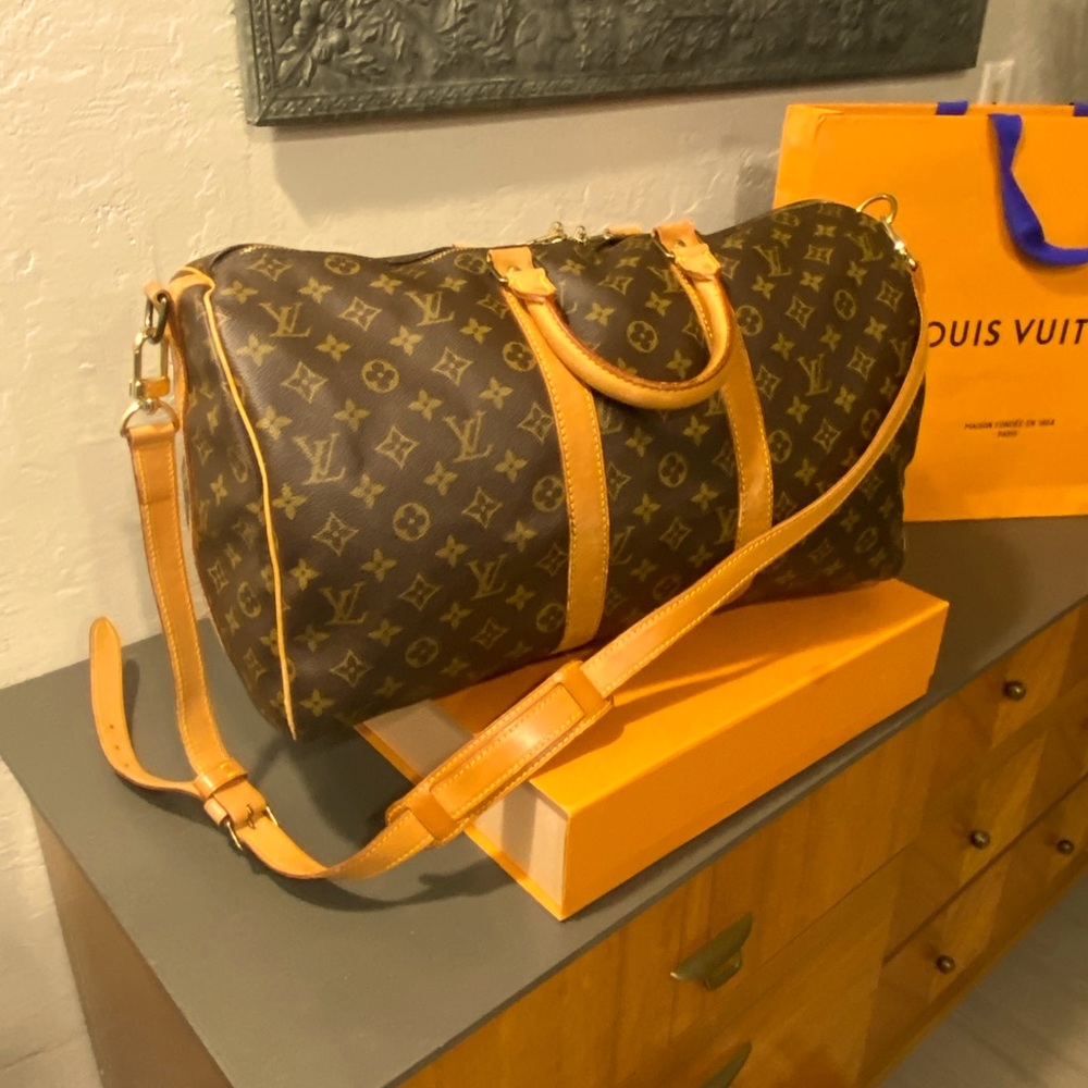 Authenticated Louis Vuitton Keepall 45 in good condition. No smoke or odor